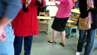 video - 20100330 - 003 - Audrey nursery school Easter egg hunt.AVI