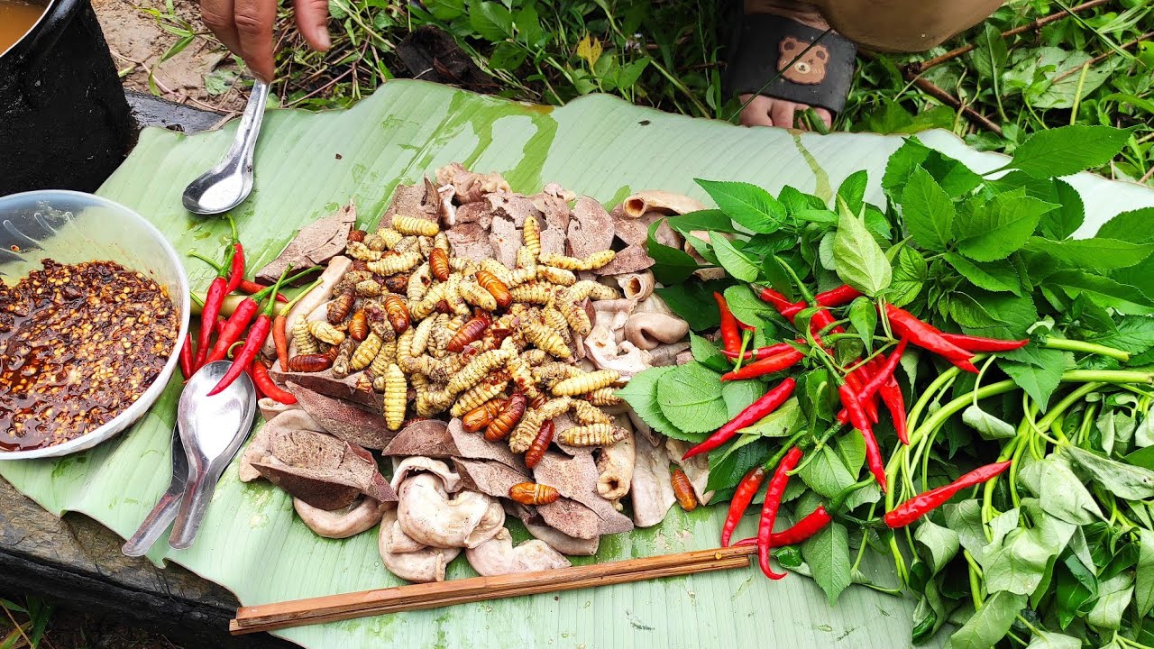 Chào buổi sáng bằng món gan lòng tổng hợp siêu cay chỉ có thể là ae Tộc. Tam Tộc TV