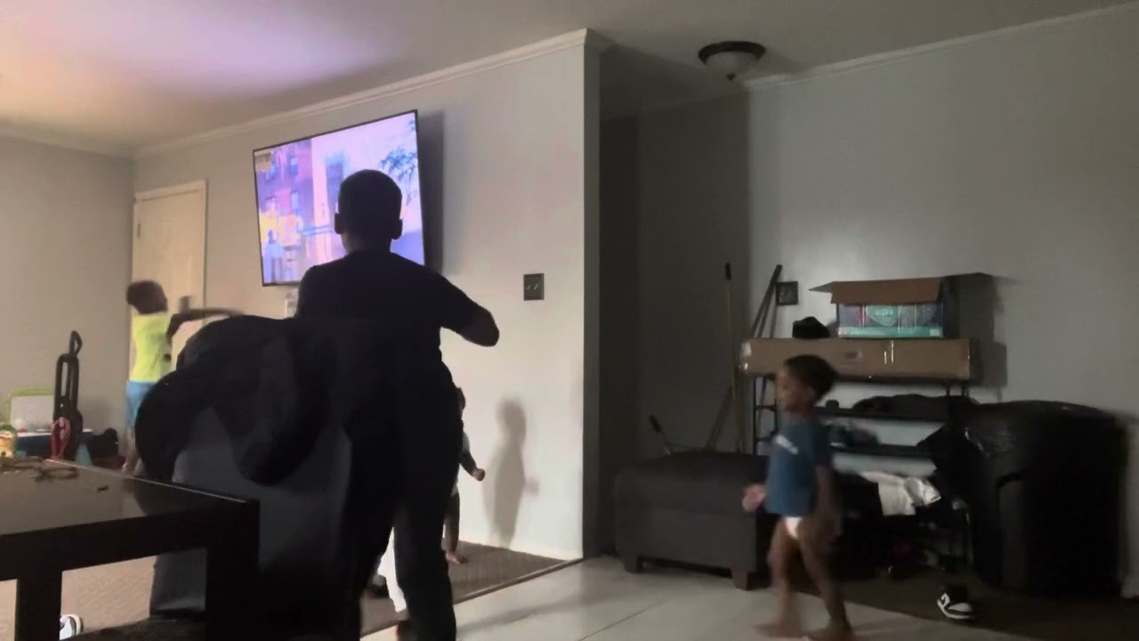 HE CAME TO MY HOUSE TRYING TO FIGHT ME 🥊