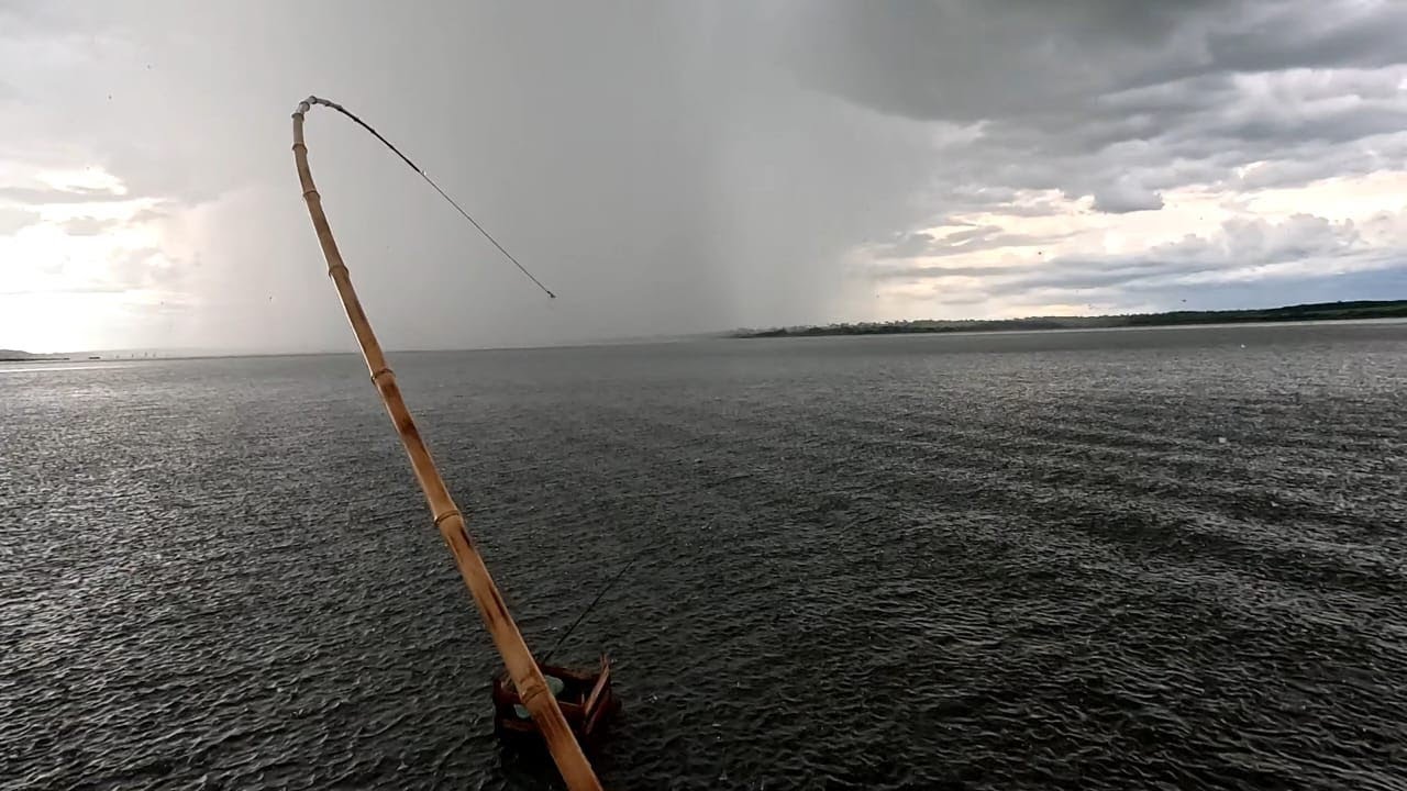 Tempestade caindo e peixes pra todo lado não dava tempo de colocar isca nas varinhas Rio grande 
