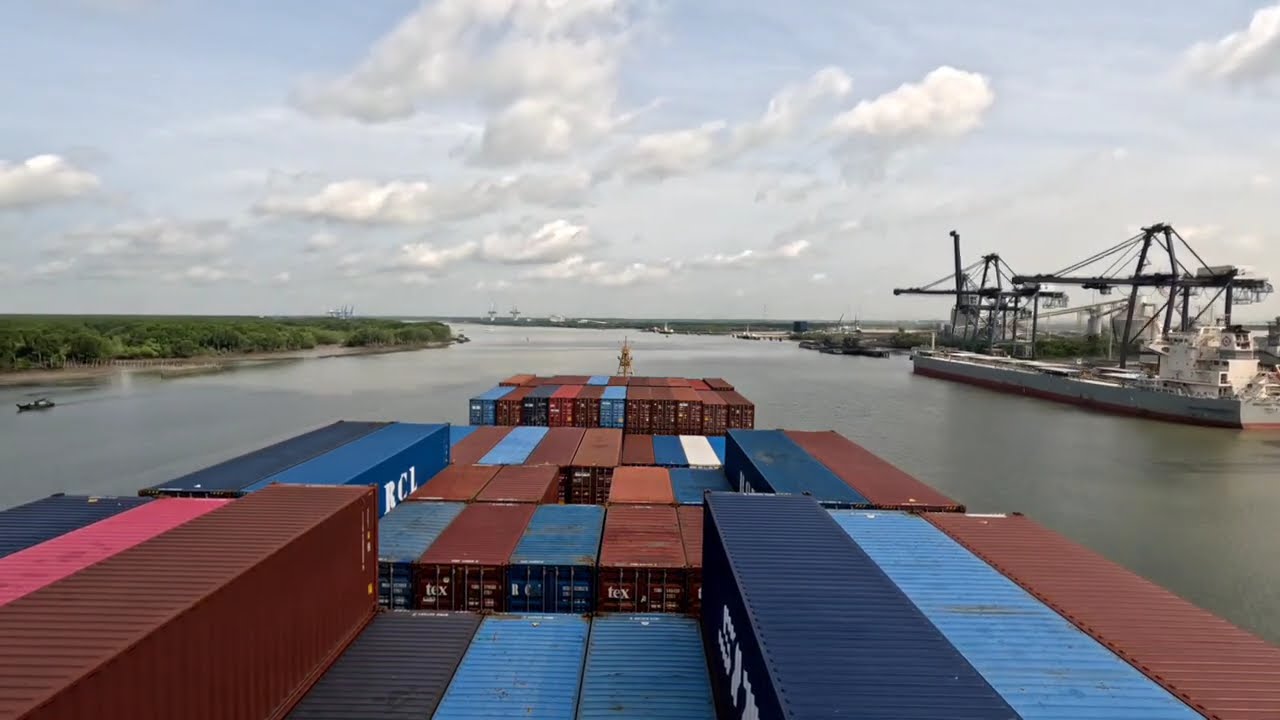 #39. เรือใหญ่ในแม่น้ำโขง 