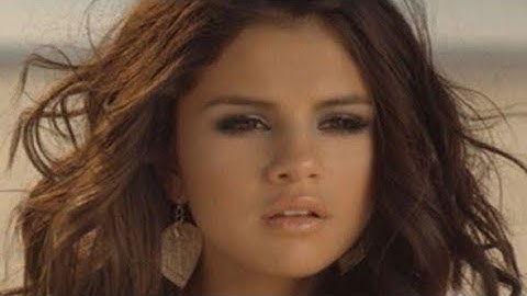 Selena Gomez & The Scene - A Year Sin Lluvia (English & Spanish version)