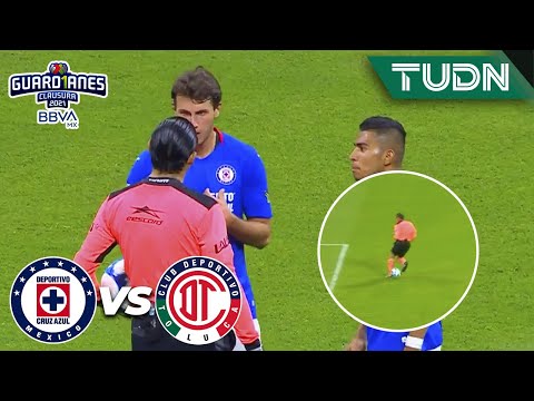 ¡INSÓLITO! Árbitro desvía gol del Azul | Cruz Azul 2-0 Toluca | Guard1anes 2021 BBVA MX | TUDN