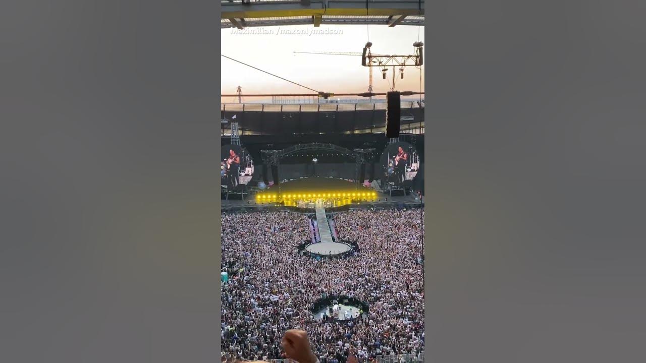 This Is Why You Need To See Coldplay Live - YELLOW. Manchester 2023