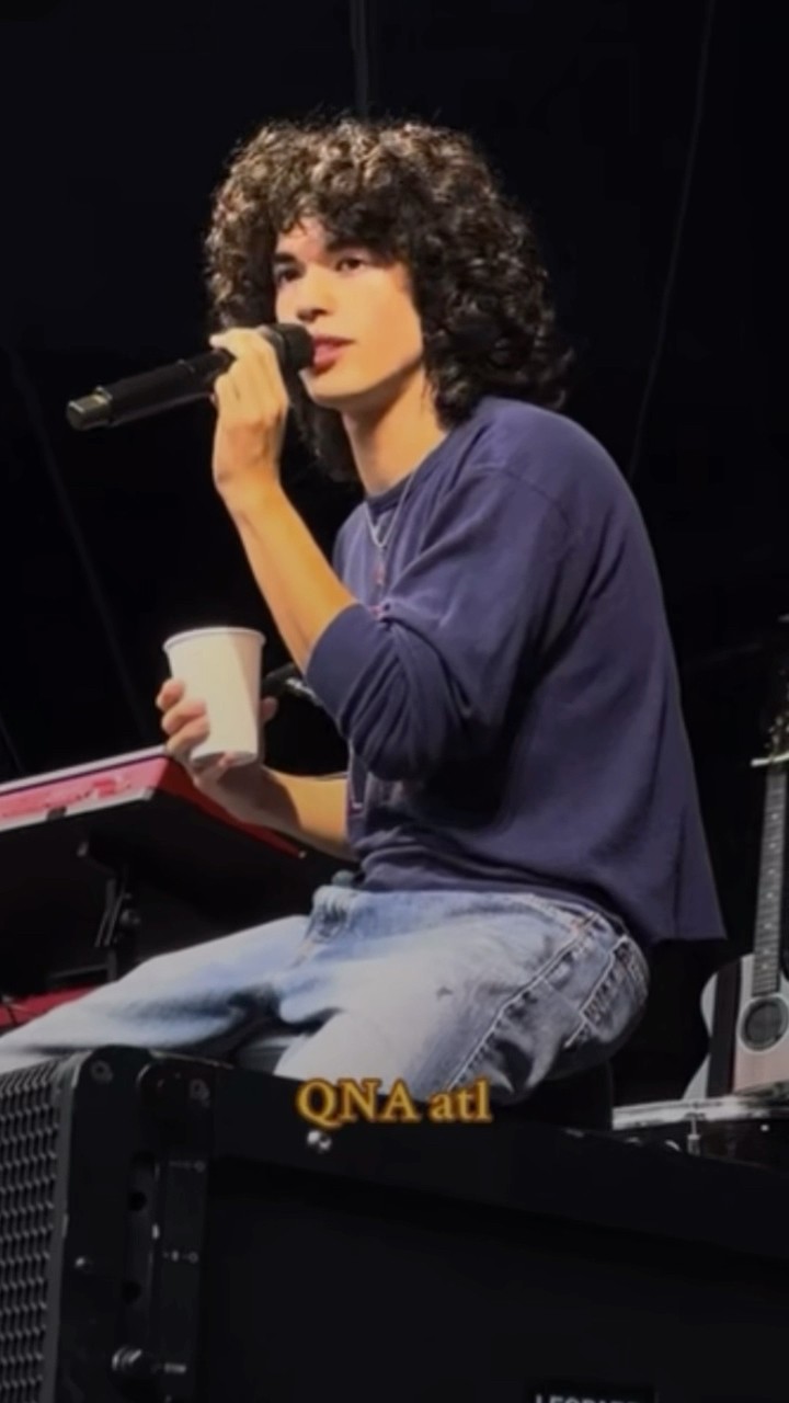 Burnt grilled cheese ? #foundheaven #coneheads #conangray #concert #tiktok #tour #live #qna