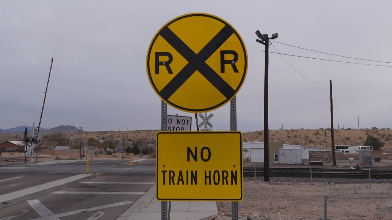BNSF Train blows horn in quiet zone Kingman Arizona YouTube