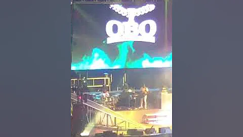 Davido and Chioma kiss on stage London 02 full performance video.