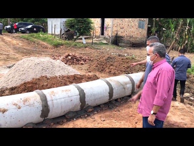 Construção de bueiros tubulares no bairro Sarney Filho