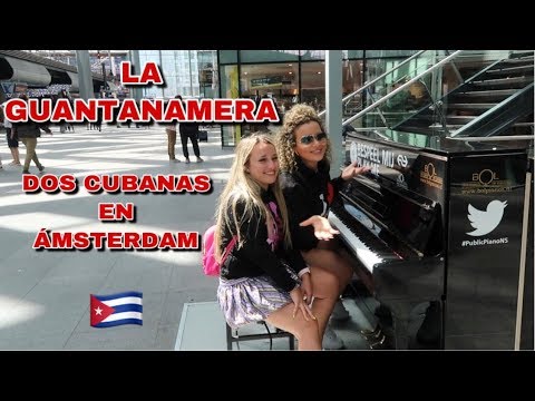 DOS CUBANAS TOCANDO LA GUANTANAMERA EN AMSTERDAM