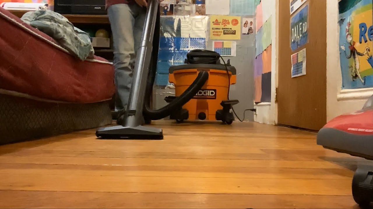 VACUUMING MY FLOOR WITH MY RIDGID 12 GALLON WET/DRY VAC