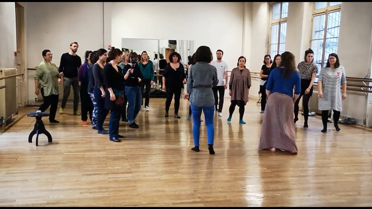 Une séance d'échauffement avec Caroline Faber & Lanna Zita