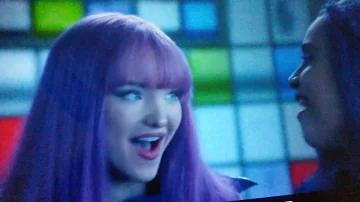 Space between dove cameron,Sofia Carson