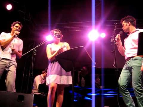 Rufus Wainwright and co singing 'Don't Know Why' and 'Heartbreak Hotel' at Watermill 2009
