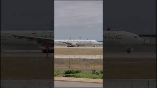 Singapore b777 300ER taking off #airplane #aviation #lax #shorts