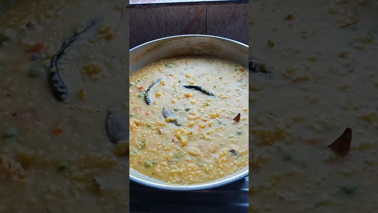 Shiter sabrokam sabji diye kichuri...Uff darun 😋🥰