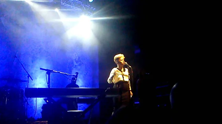 Emeli Sande - Read all about it part 3 live at Manchester HMV Ritz