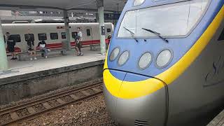 422次TEMU2019+TEMU2020普悠瑪號,以及4172次EMU805+EMU806微笑號區間車,和1177次EMU813+EMU814微笑號區間車