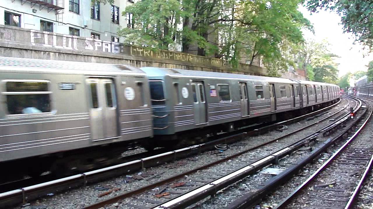 IND Brighton Line: Brighton Beach bound R-68A B express train ...