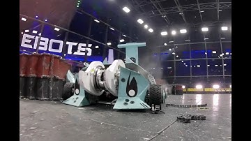 BattleBots Destruct-A-Thon SLOW MO Jackpot VS Disarray - onboard Jackpot annihilates Disarray !!!