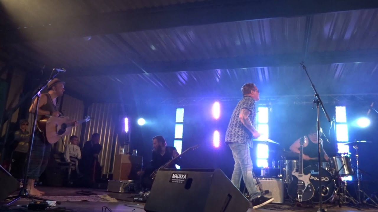 Dingo - Nahkatakkinen tyttö. Suonenjoen Mansikkakarnevaalit 2015