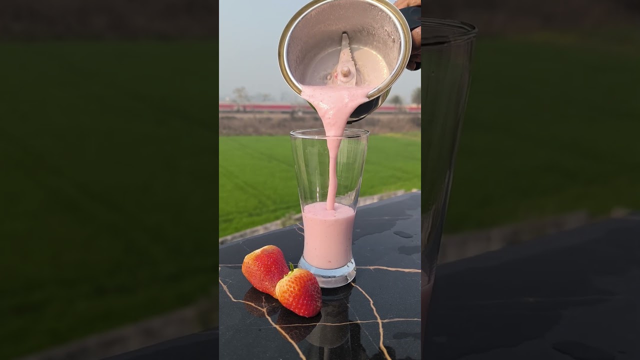 Easy Strawberry Smoothie at Home 🍓#strawberry #smoothie #smoothierecipes #shorts #ytshorts