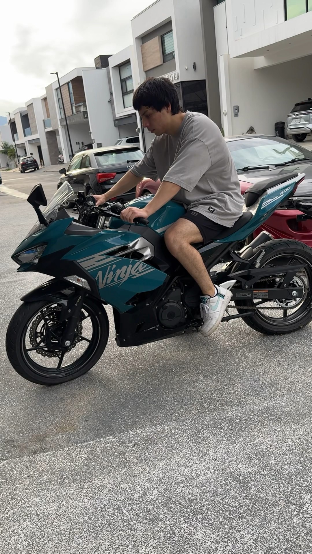 Encendiendo todos los carros en un video ?