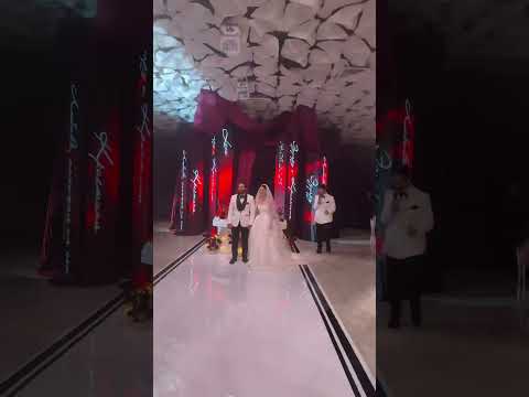 Выход молодых на свадьбе #wedding #самыекрасивыесвадьбы #свадьба #bridesmaids #love #bride