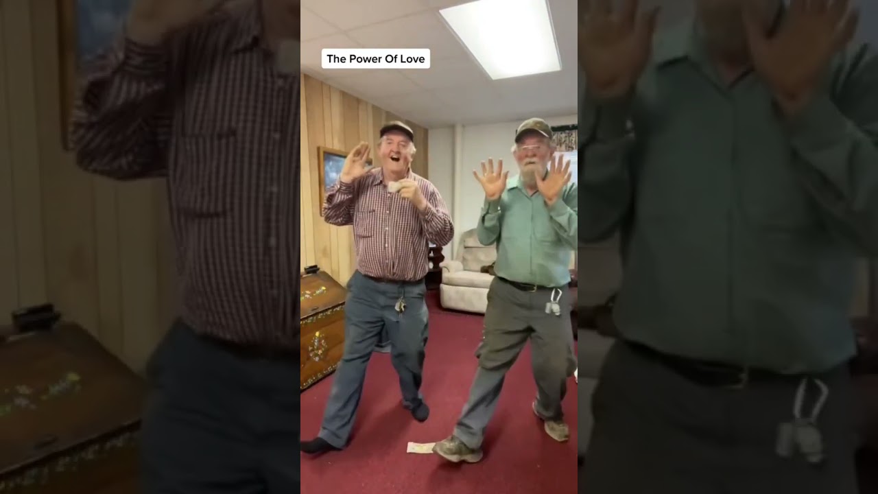 Dancing Twin Brothers 🕺🕺 