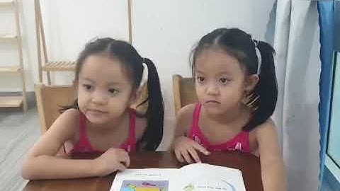 Tiếng Anh Giao Tiếp Thiếu Nhi Phan Thiết: Nia and Sue practice reading a book called In The Morning