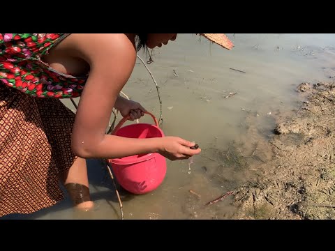 Farm girl catches yummy crunchy snails !