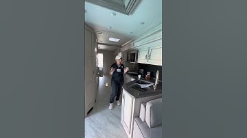 Newmar Canyon Star 3947 Walkthrough (Part 1/2)