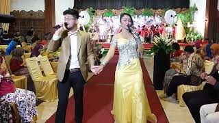 Shary Sunkar & Adit Cover Kamu yang Kutunggu bu Afgan ft Rossa