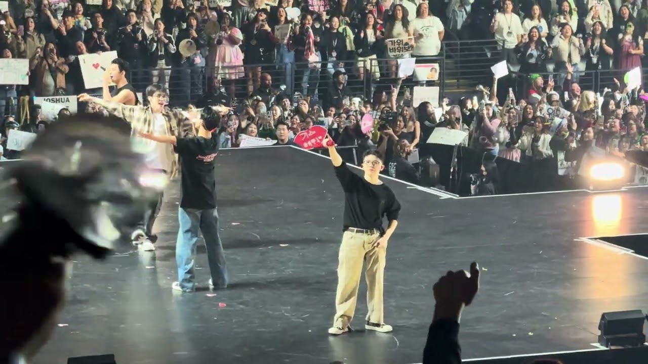 241106 Seventeen Adore U + ‘bout You (노래해) - Right Here Tour Encore Oakland Fancam Performance (세븐틴)