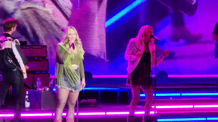 Miranda Lambert - Mamas Broken Heart - live in Toronto (Bandwagon Tour)