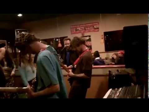 Sleduj Pizza T's Z-Kamp experience "Try Try Try" and "Pizza Party Express" Live at Round Table Pizza na YouTube