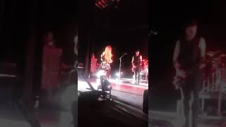 Avril Lavigne - Sk8er Boi (live)