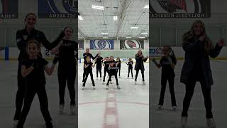 😳 Mom and Girls Performed Midnight Sun While Ice Skating