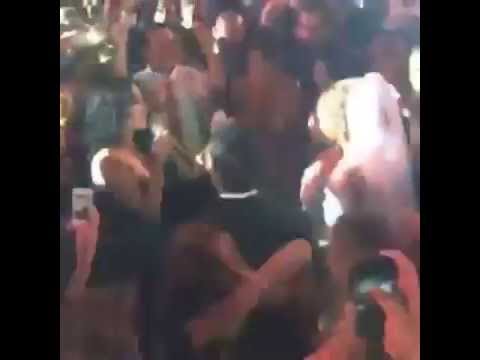 هيفاء وهبي فرحانة إلى جانب تامر حسني