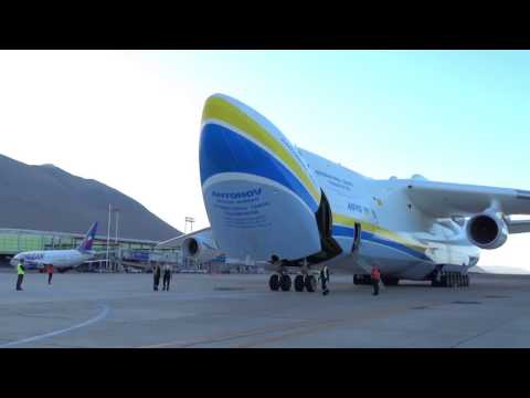 El Antonov, el avión de carga más grande del mundo, aterrizó en el aeropuerto Arturo Merino Benítez