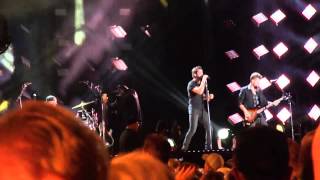 Thomas Rhett, "Crash and Burn", CMA Fest 2015 screenshot 4