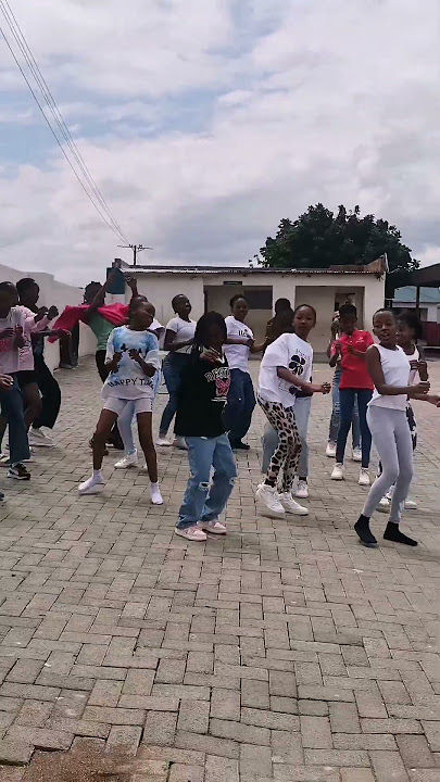 Download lagu RSA DANCERS ft. Me as their Dance Instructer hopped on the Mabalabala Promo Dance Challenge😎✨🕺🏾