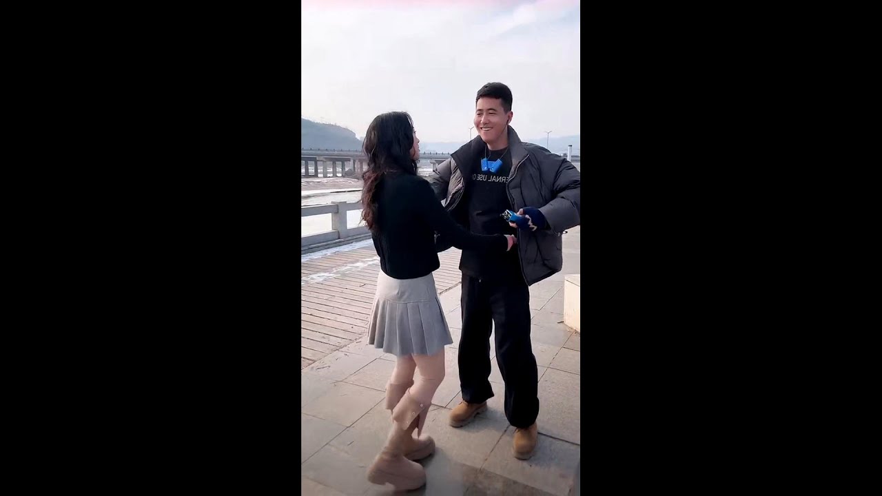 户外与美女的邂逅 #街头采访 #娱乐搞笑 #逗美女