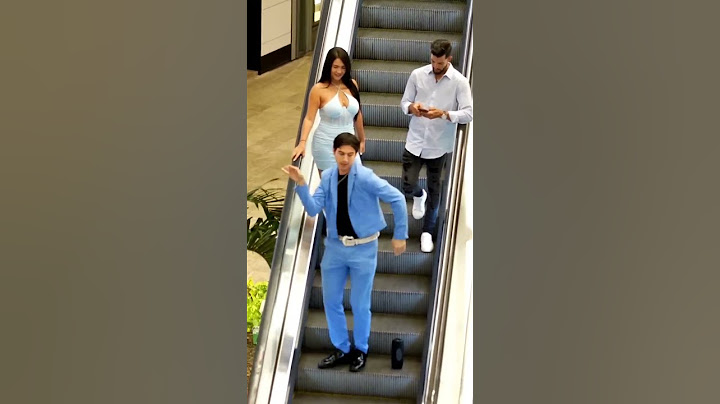 Escalator Dance Prank Curvy Hottie Edition #funny #dance