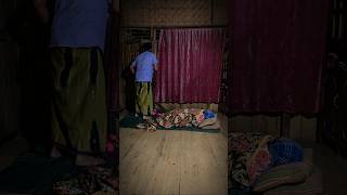 tengah malam jum'at kliwon saat tidur nyenyak di rumah dekat kuburan
