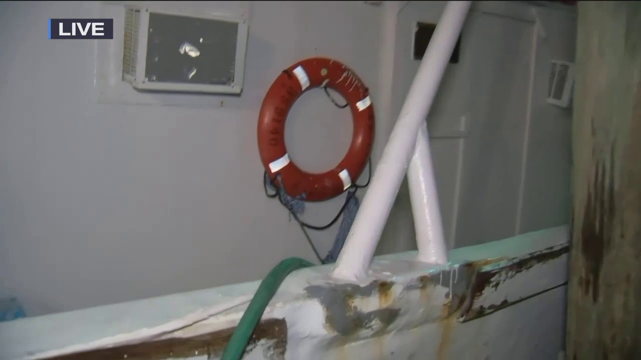 Two boats stuck on sandbar at Fort Myers Beach YouTube