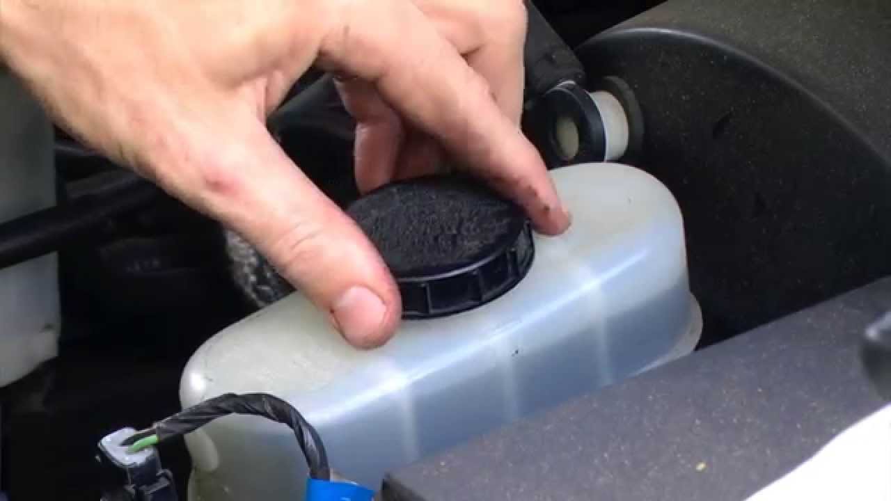 How to Check Brake Fluid - 2001 Ford F150 - YouTube