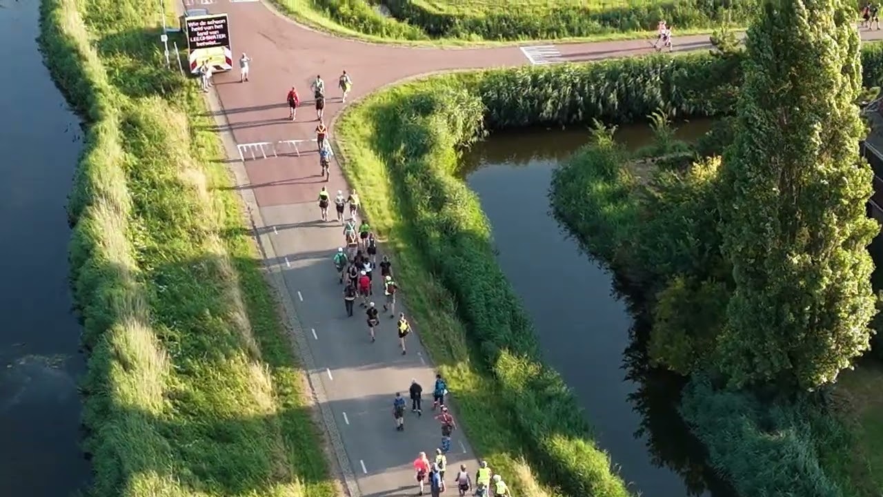 Het vertrek van de wandelaars van de 100 van Leeghwater 2026 DJI 20260731200519 0043 D