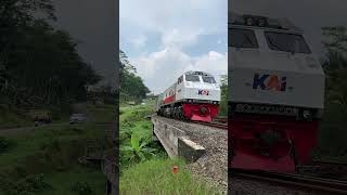 Download Lagu KA Madiun jaya ngebut #keretaapi #keretaapiindonesia #train #automobile MP3 Download Lagu KA Madiun jaya ngebut #keretaapi #keretaapiindonesia #train #automobile MP3