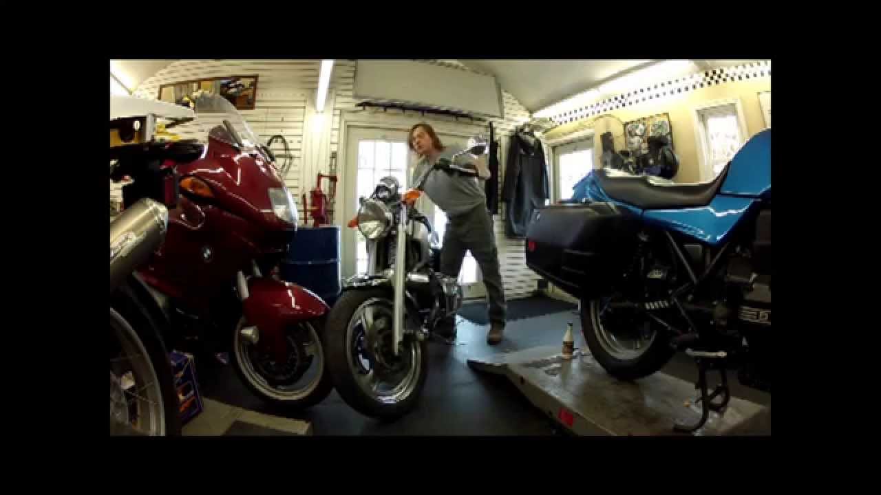 BMW Service - R1200C Прокачка сцепления на дороге