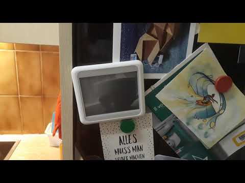 e-Paper polaroid camera with photo mounting on fridge